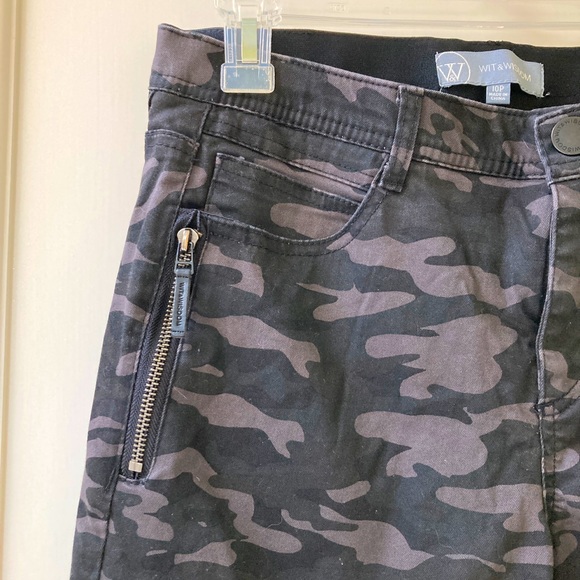 Wit and Wisdom Camo jeans 10 petite - Picture 3 of 8